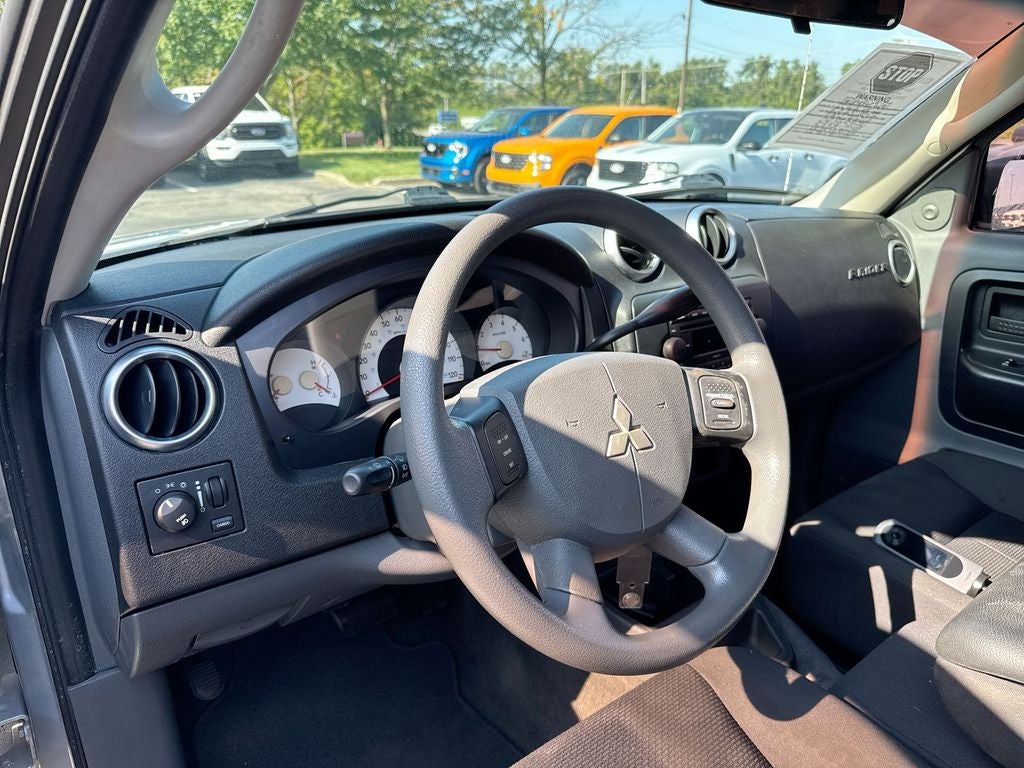 2007 Mitsubishi Raider LS
