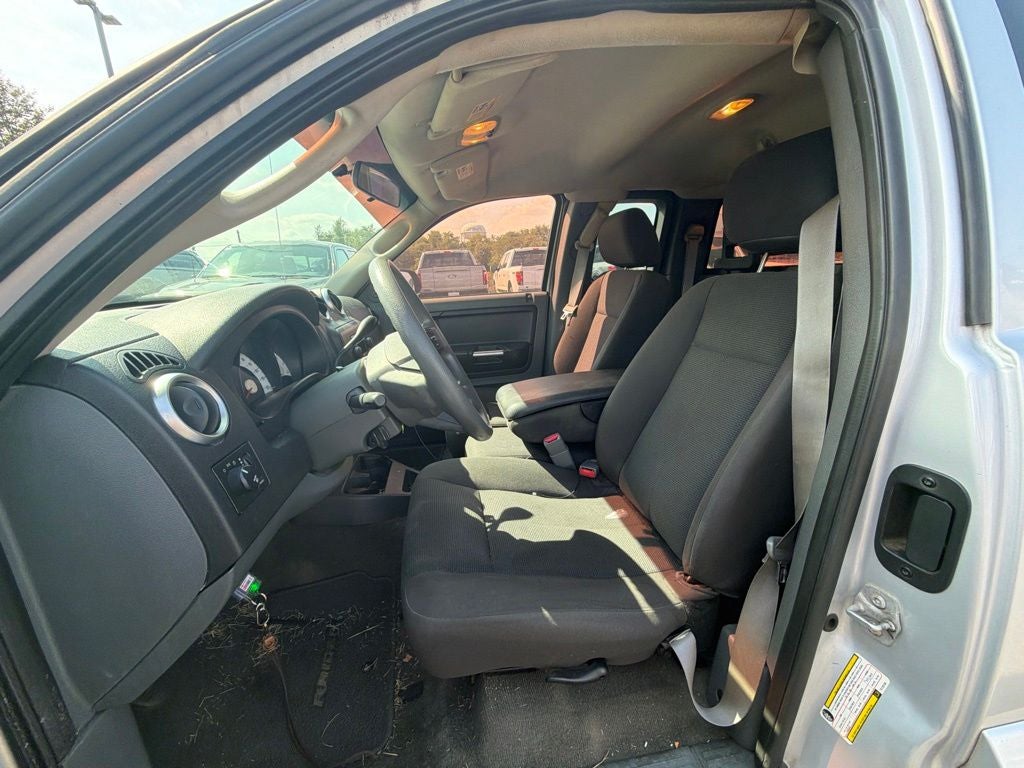 2007 Mitsubishi Raider LS