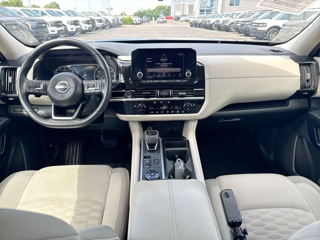 2023 Nissan Pathfinder SV