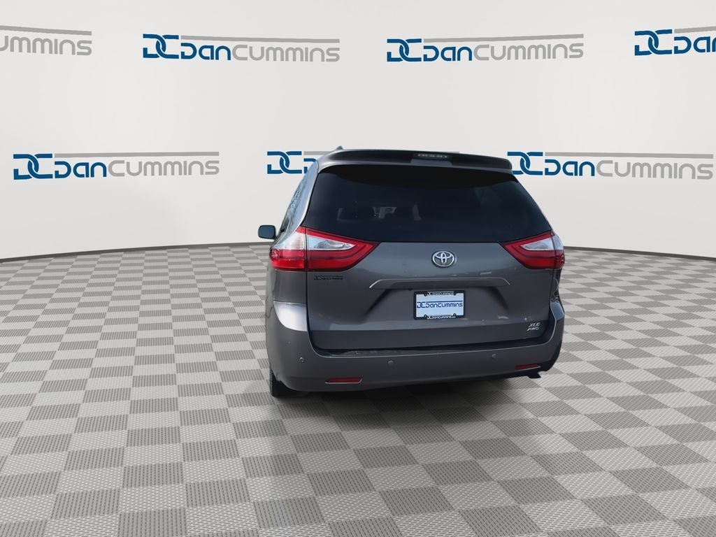 2017 Toyota Sienna XLE