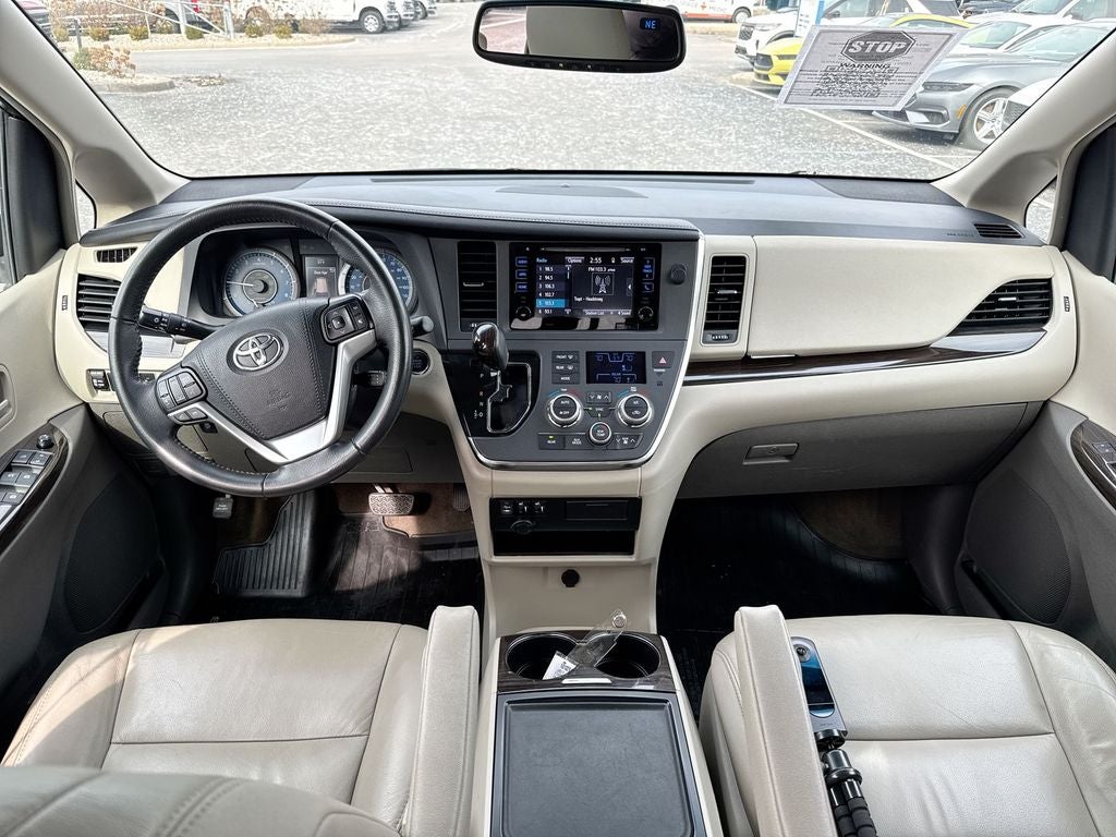 2017 Toyota Sienna Base