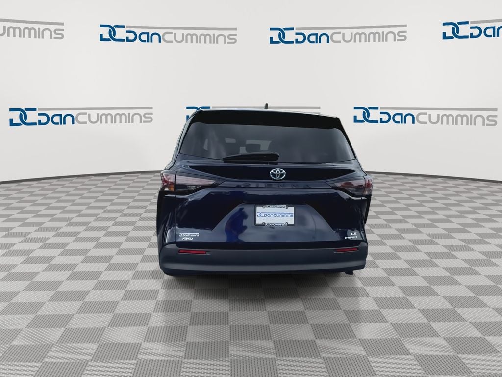2024 Toyota Sienna LE