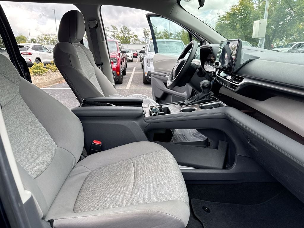 2024 Toyota Sienna LE