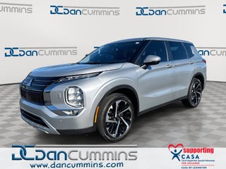 2024 Mitsubishi Outlander SE Black Edition w/Pano Roof