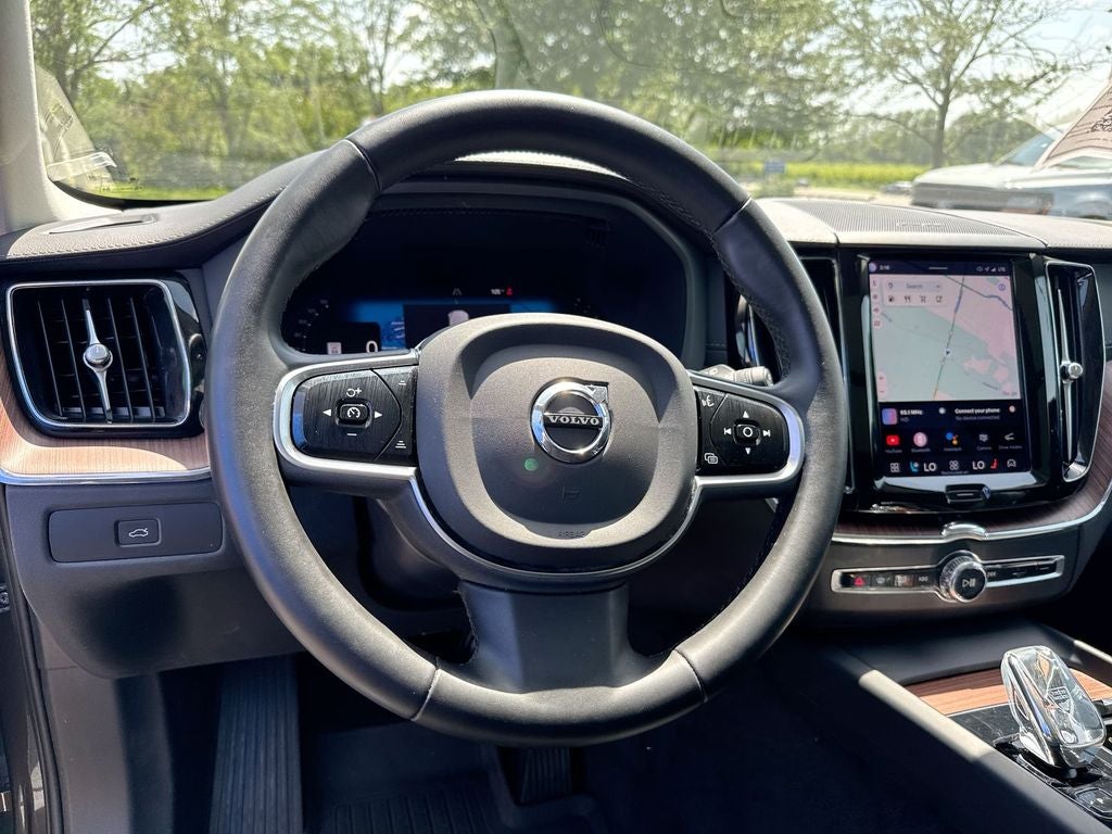 2023 Volvo XC60 B5 Ultimate Dark Theme