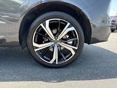 2023 Volvo XC60 B5 Ultimate Dark Theme