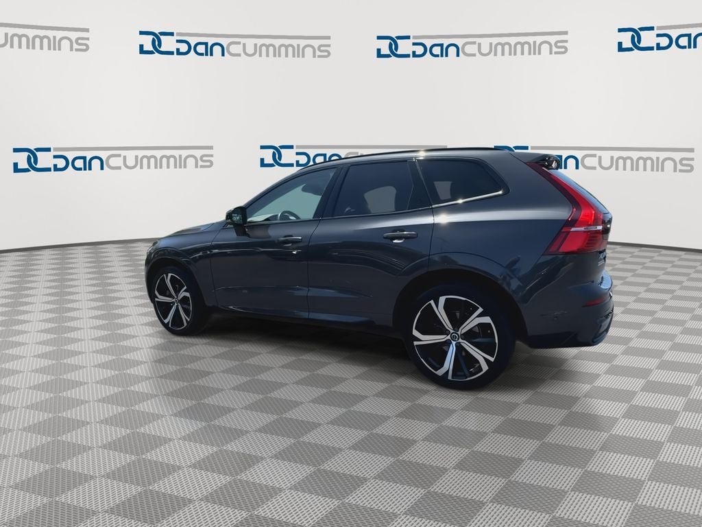 2023 Volvo XC60 B5 Ultimate Dark Theme