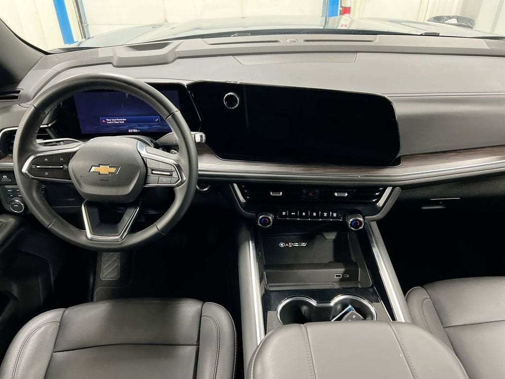2025 Chevrolet Suburban LT