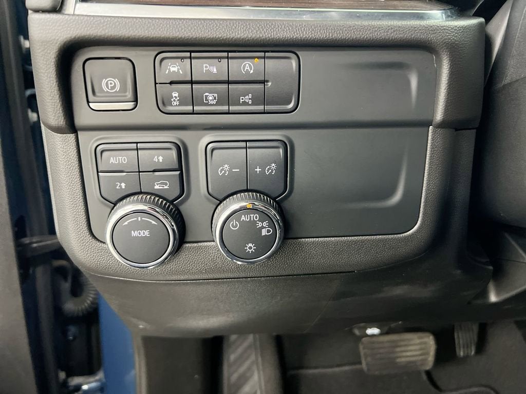 2025 Chevrolet Suburban LT