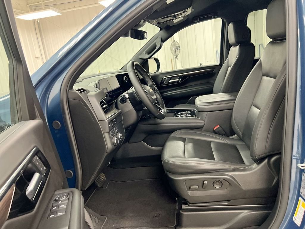 2025 Chevrolet Suburban LT