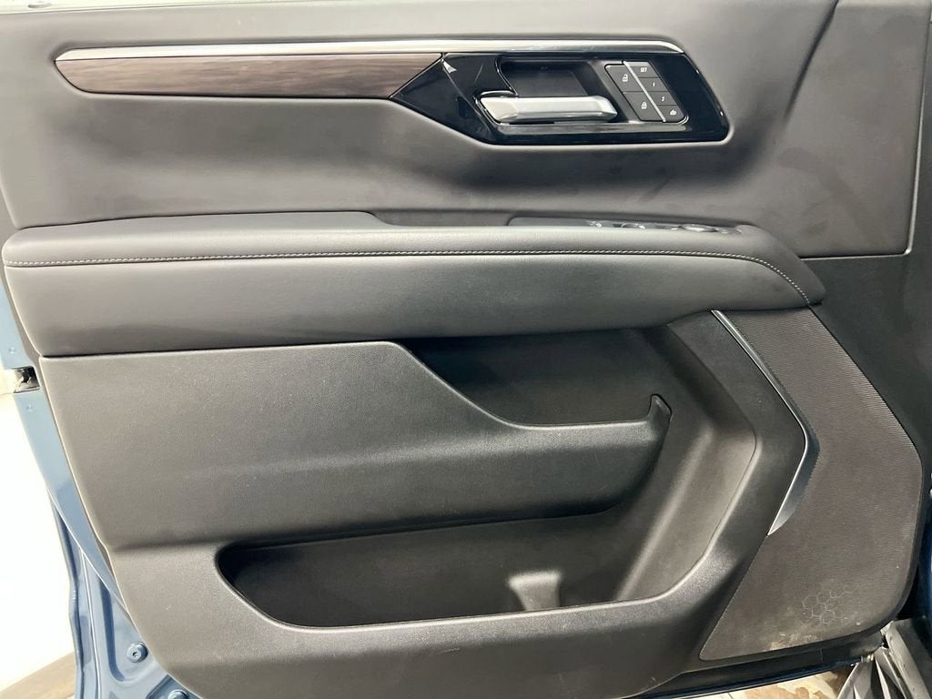 2025 Chevrolet Suburban LT