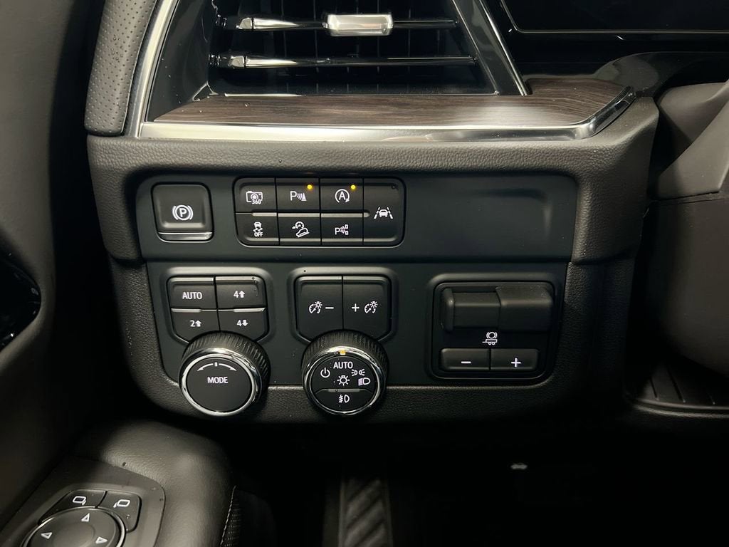 2025 Chevrolet Suburban Premier - Photo 19