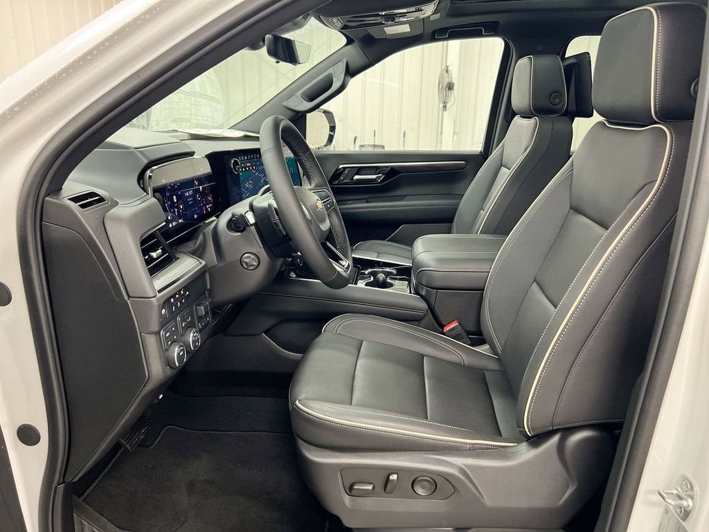2025 Chevrolet Suburban Premier - Photo 21