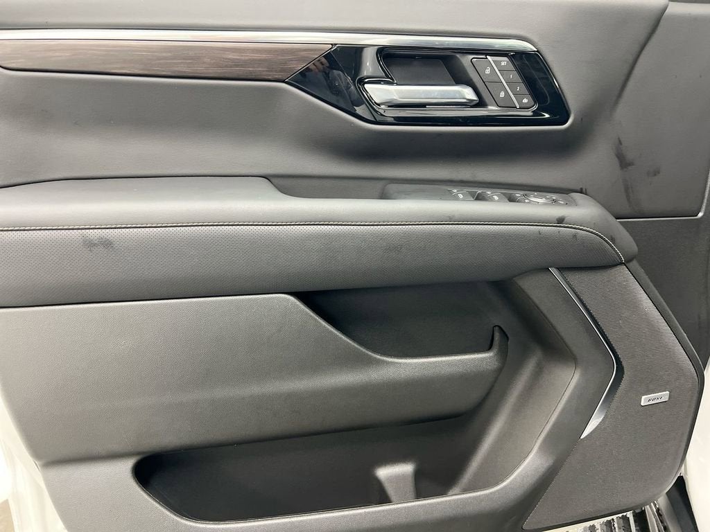 2025 Chevrolet Suburban Premier - Photo 22