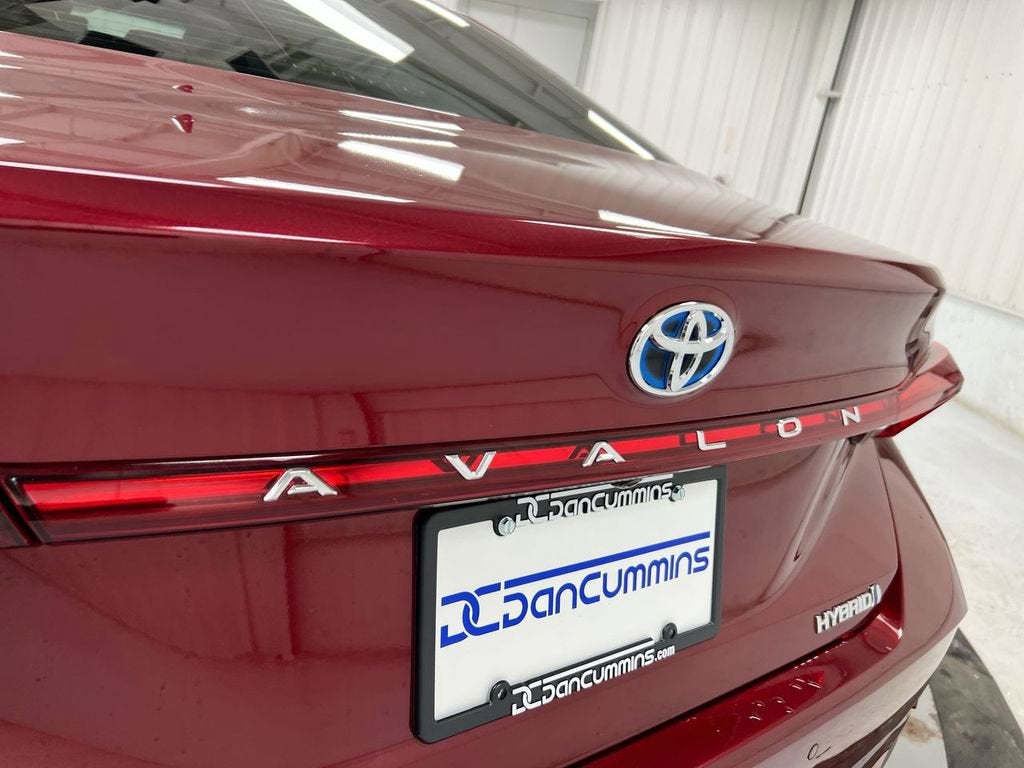 2022 Toyota Avalon Hybrid Limited