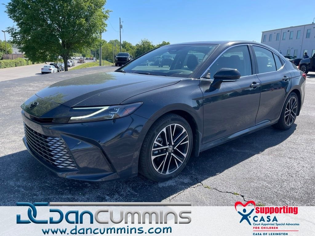 2025 Toyota Camry XLE Hybrid's photo
