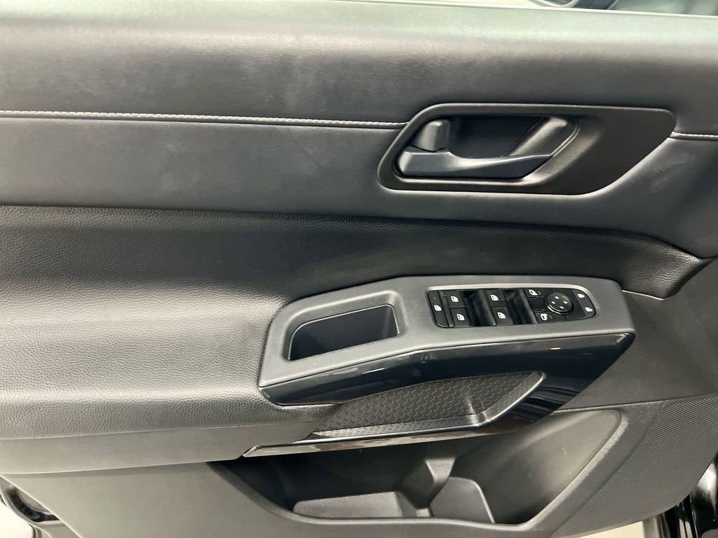 2023 Nissan Pathfinder SV