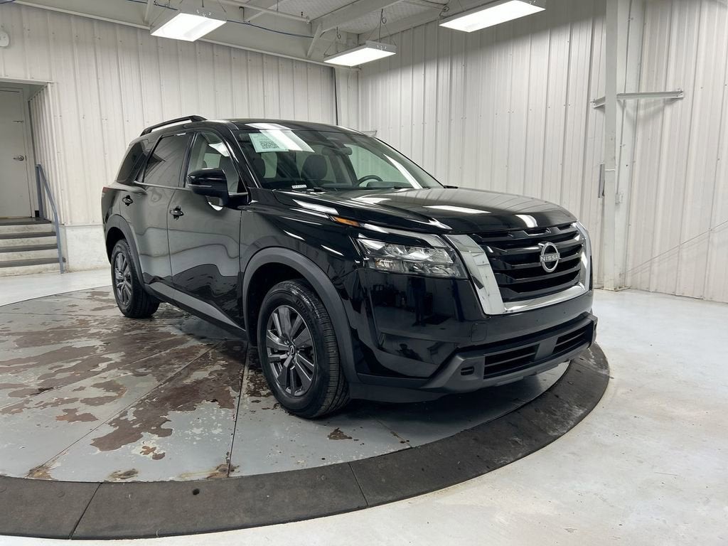 2023 Nissan Pathfinder SV