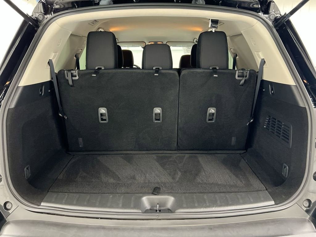 2023 Nissan Pathfinder SV