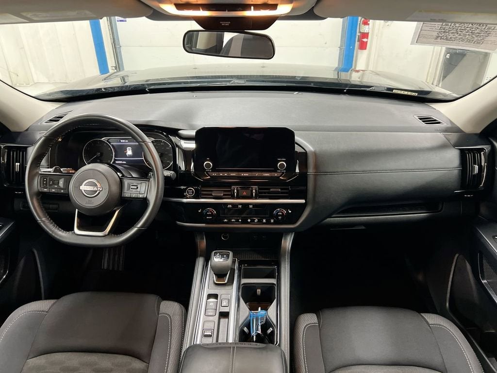 2023 Nissan Pathfinder SV