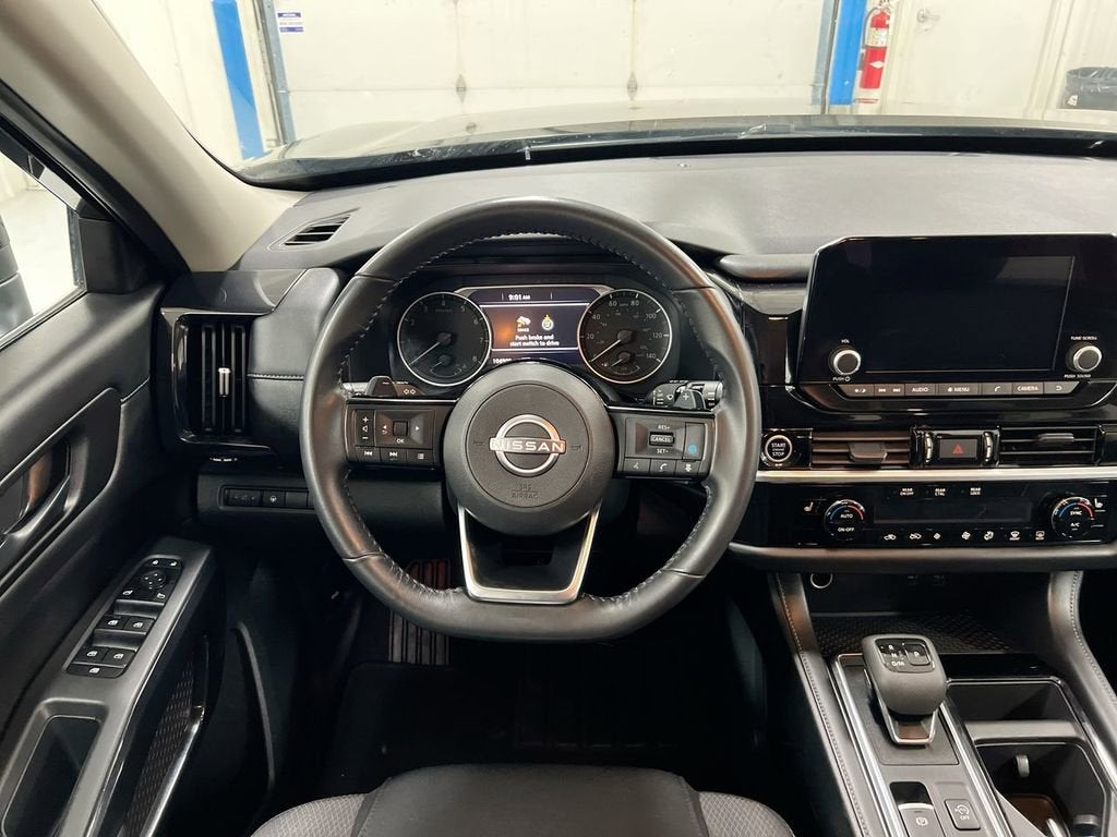 2023 Nissan Pathfinder SV