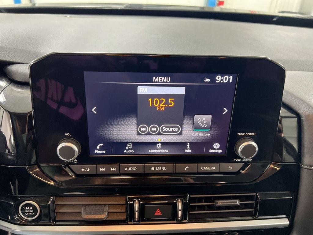 2023 Nissan Pathfinder SV