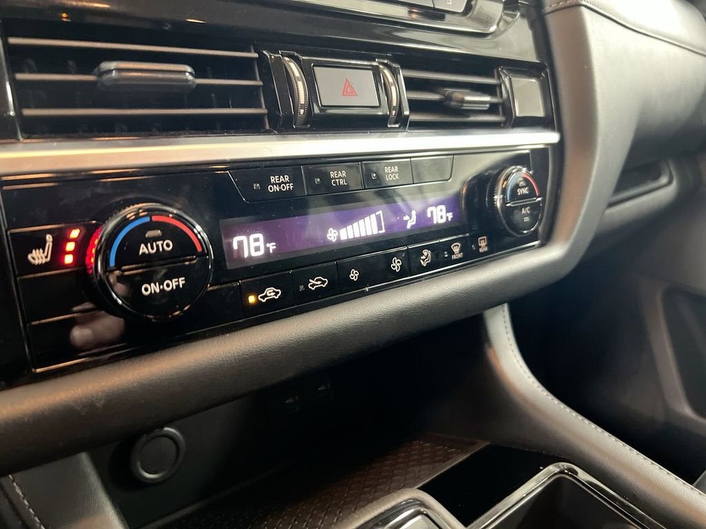 2024 Nissan Pathfinder SV