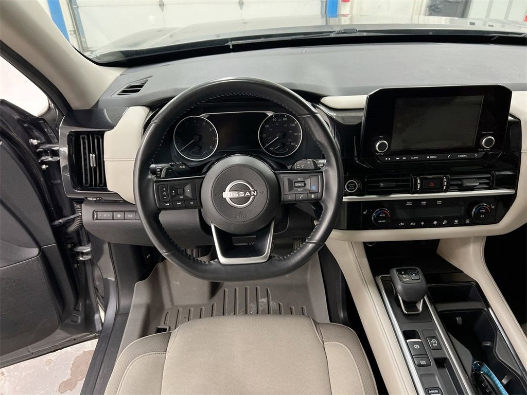 2022 Nissan Pathfinder SV