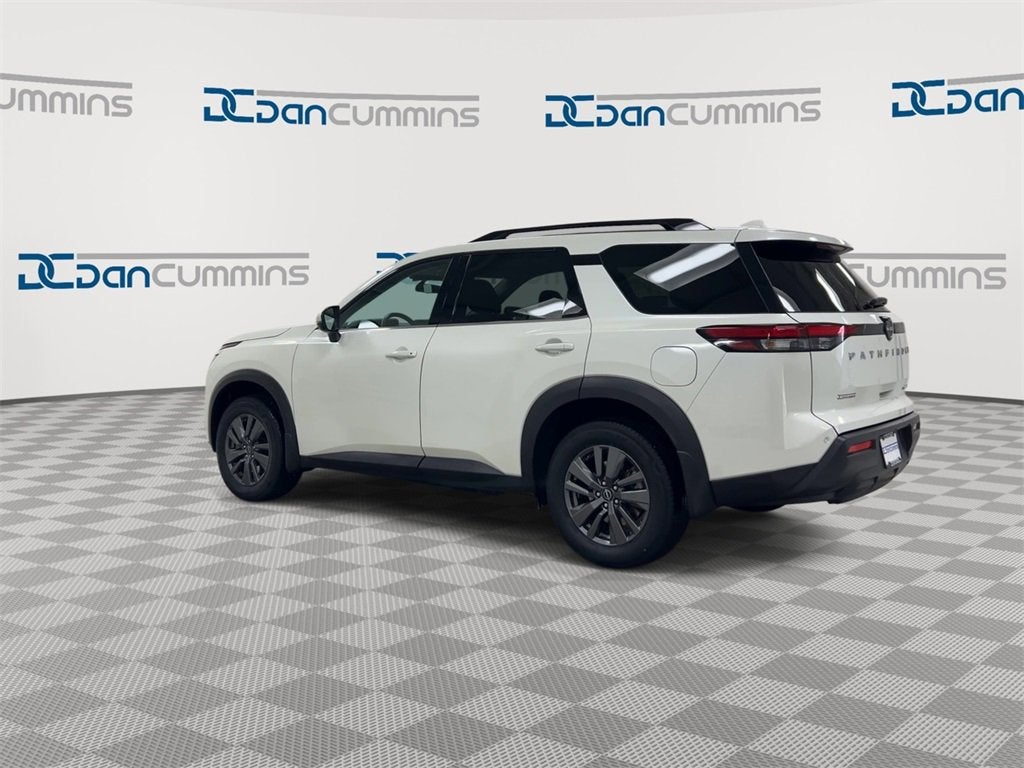 2024 Nissan Pathfinder SV