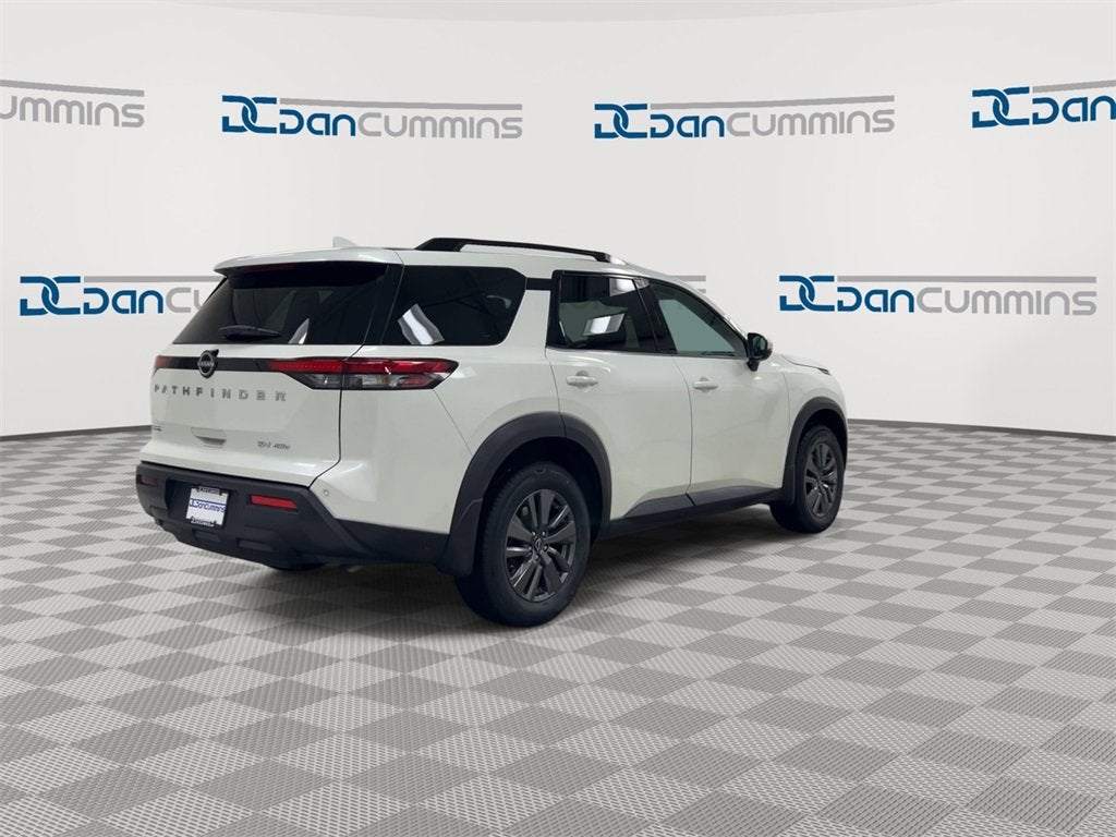 2024 Nissan Pathfinder SV