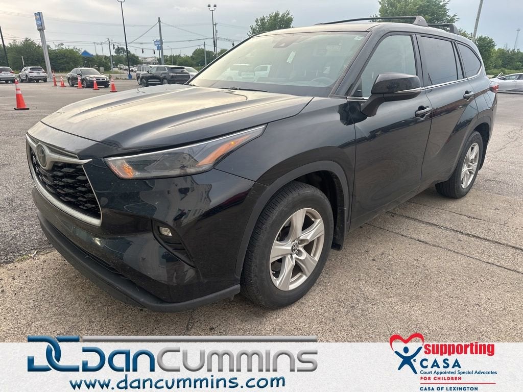 2024 Toyota Highlander LE FWD's photo