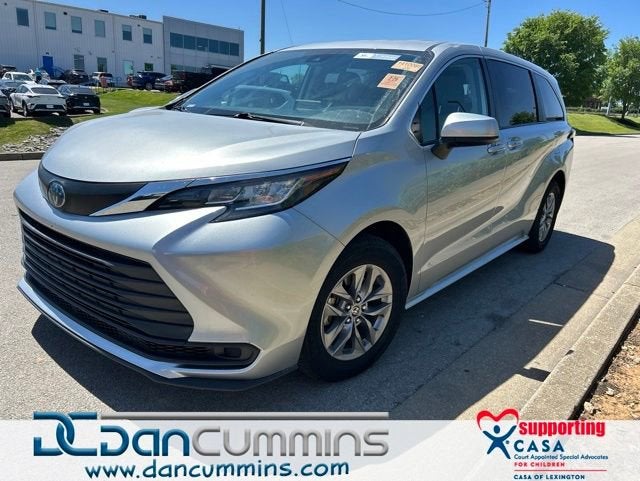 2023 Toyota Sienna's photo