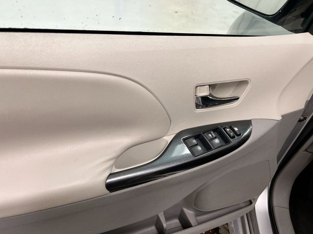 2011 Toyota Sienna SE