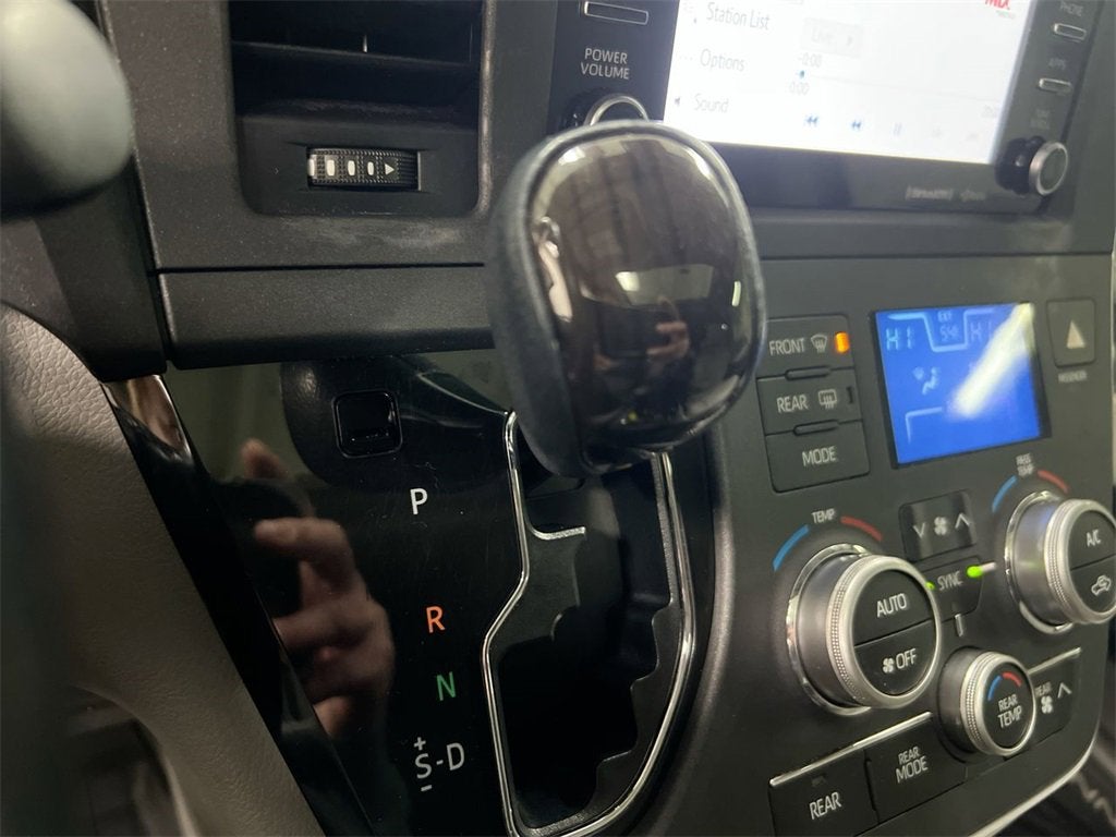 2018 Toyota Sienna XLE Auto Access Seat