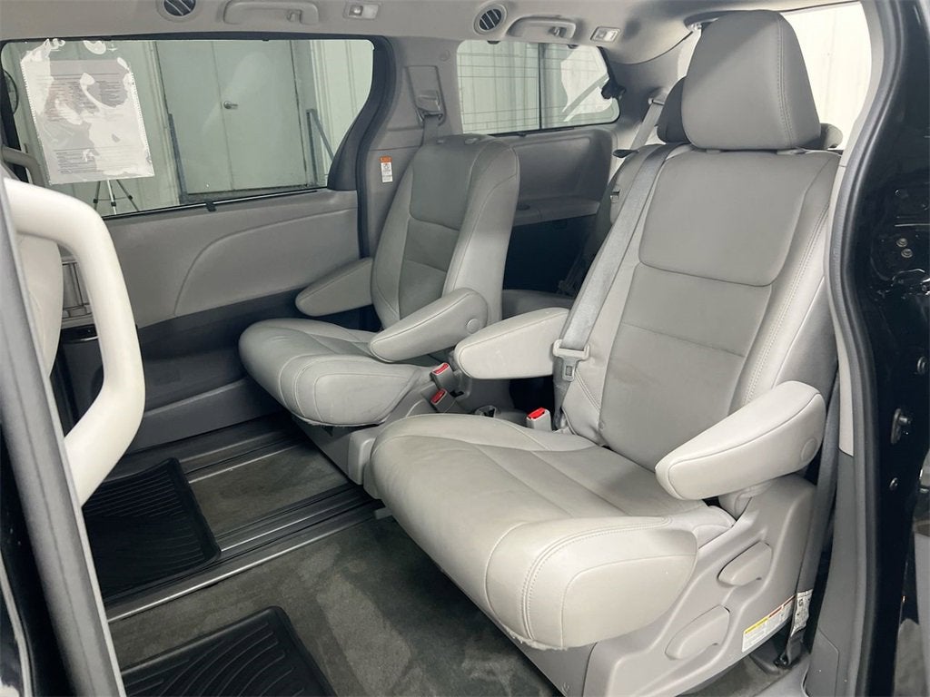 2018 Toyota Sienna XLE Auto Access Seat