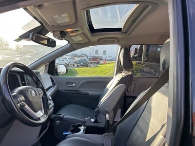 2019 Toyota Sienna XLE Auto Access Seat
