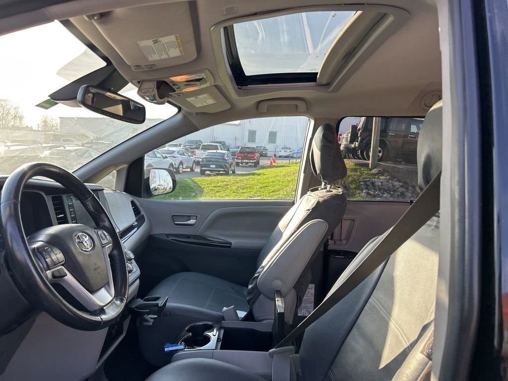 2019 Toyota Sienna XLE Auto Access Seat