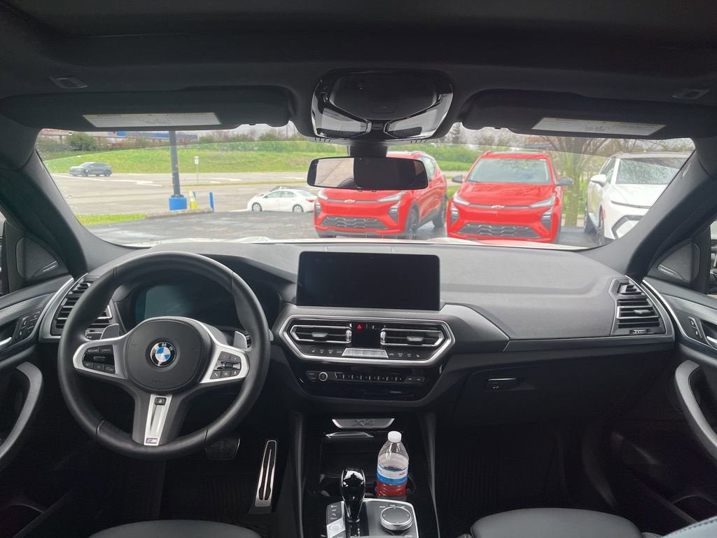 2025 BMW X4 xDrive30i