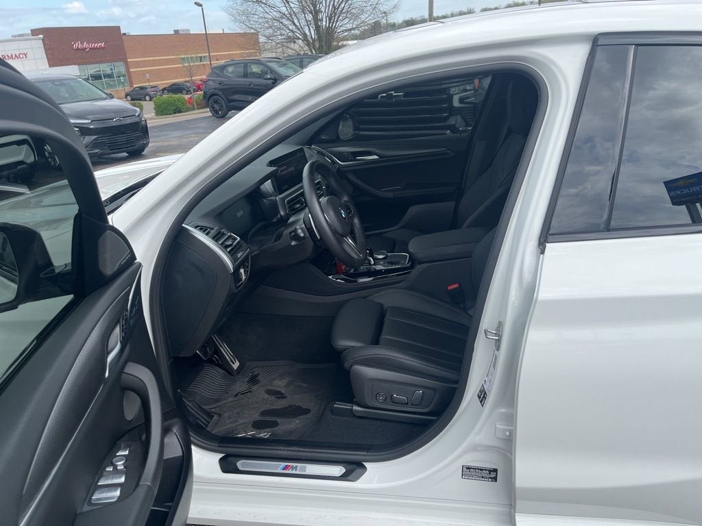 2025 BMW X4 xDrive30i