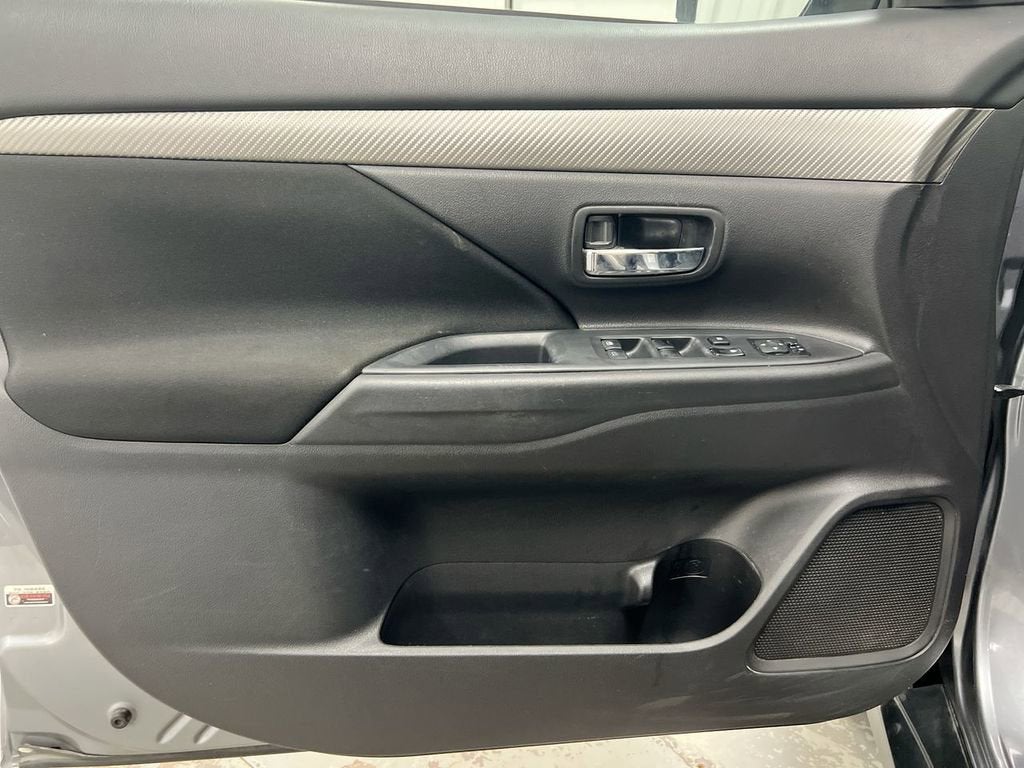 2016 Mitsubishi Outlander SE