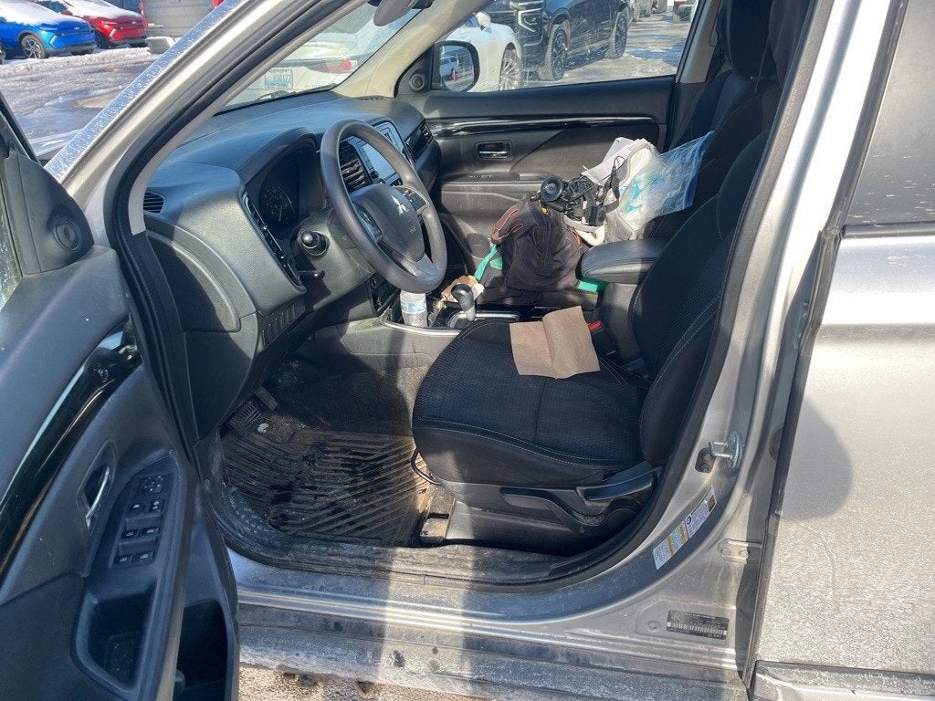 2019 Mitsubishi Outlander ES