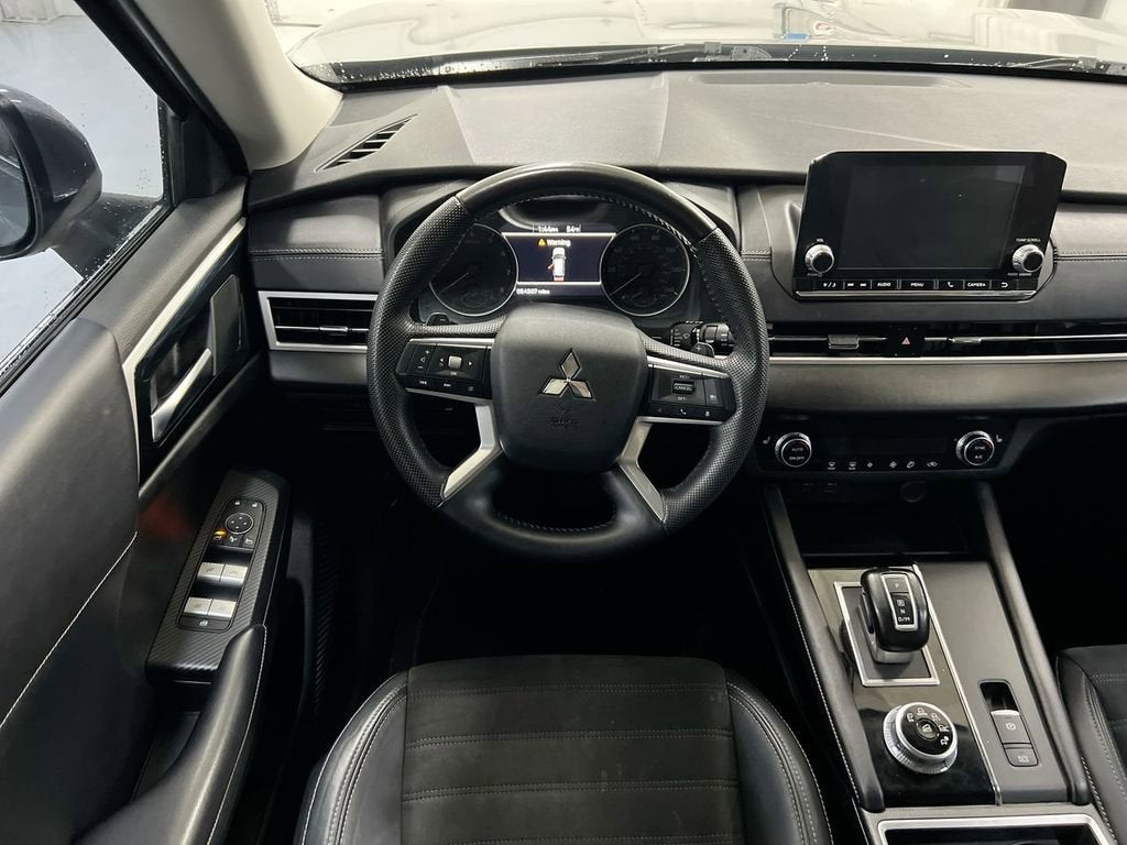 2023 Mitsubishi Outlander SE