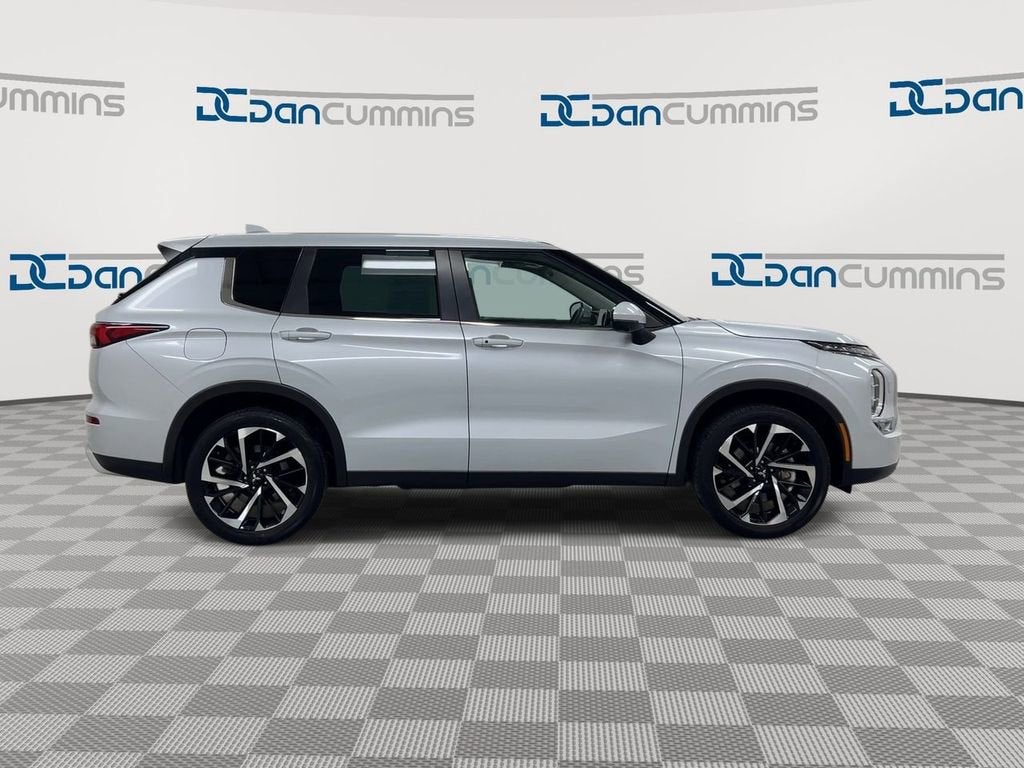 2023 Mitsubishi Outlander SE