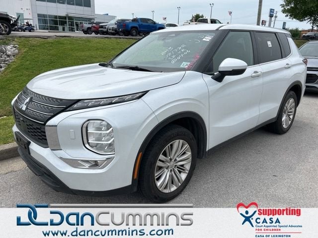 2024 Mitsubishi Outlander ES S-AWC's photo