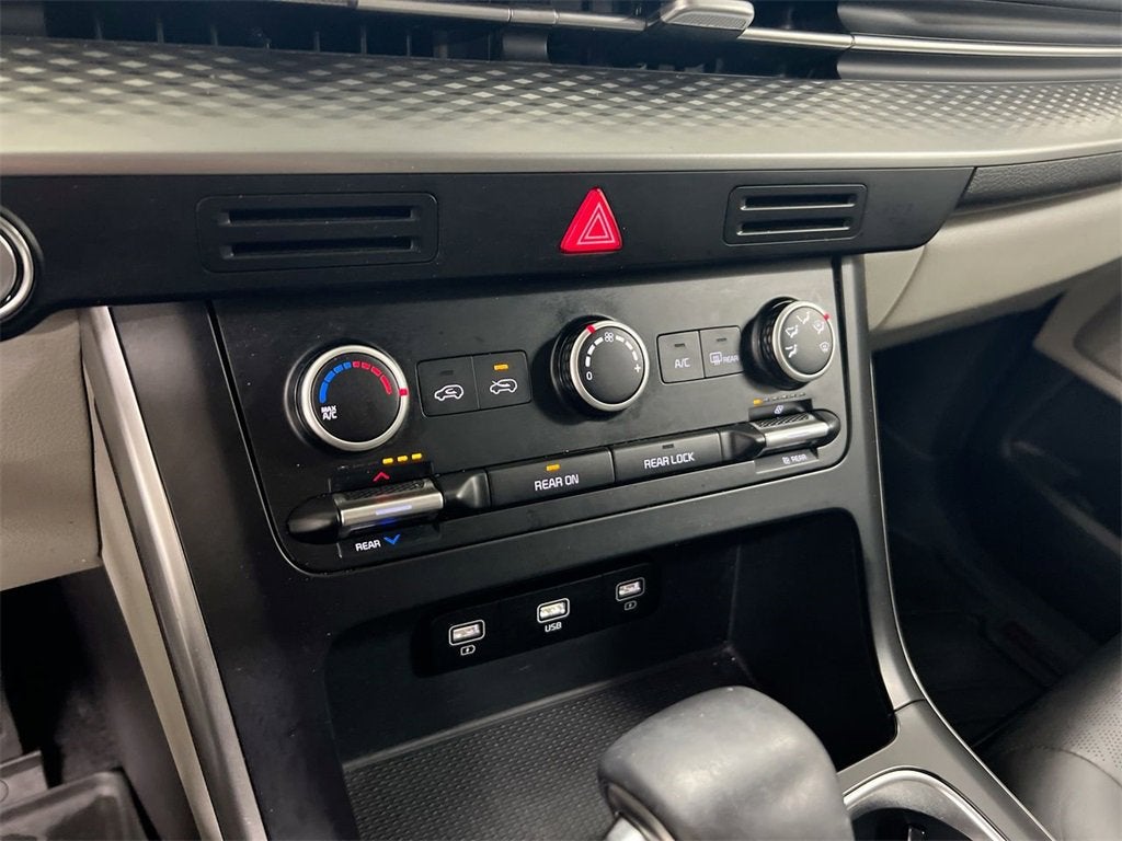 2023 Kia Carnival LX