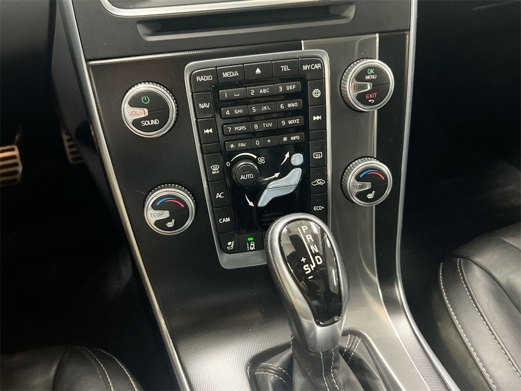 2017 Volvo V60 R-Design Platinum