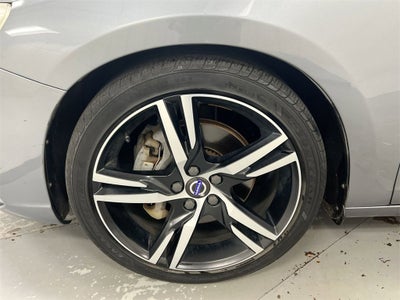 2017 Volvo V60 R-Design Platinum