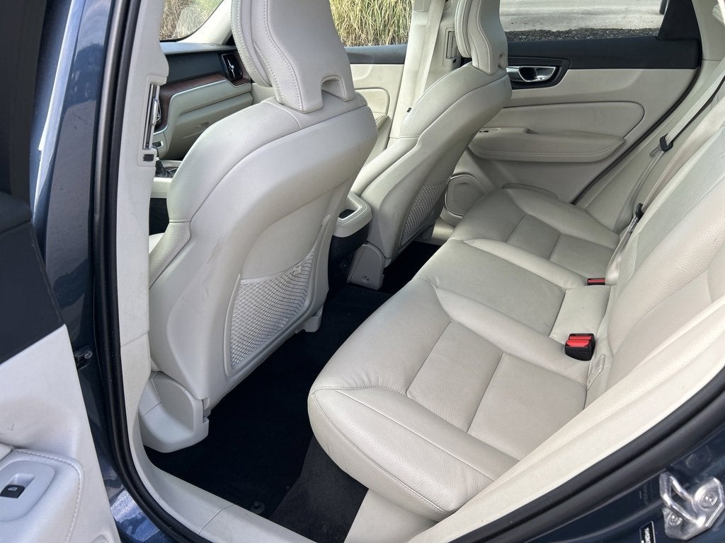 2021 Volvo XC60 Momentum