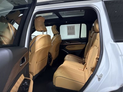 2023 Jeep Grand Cherokee Summit