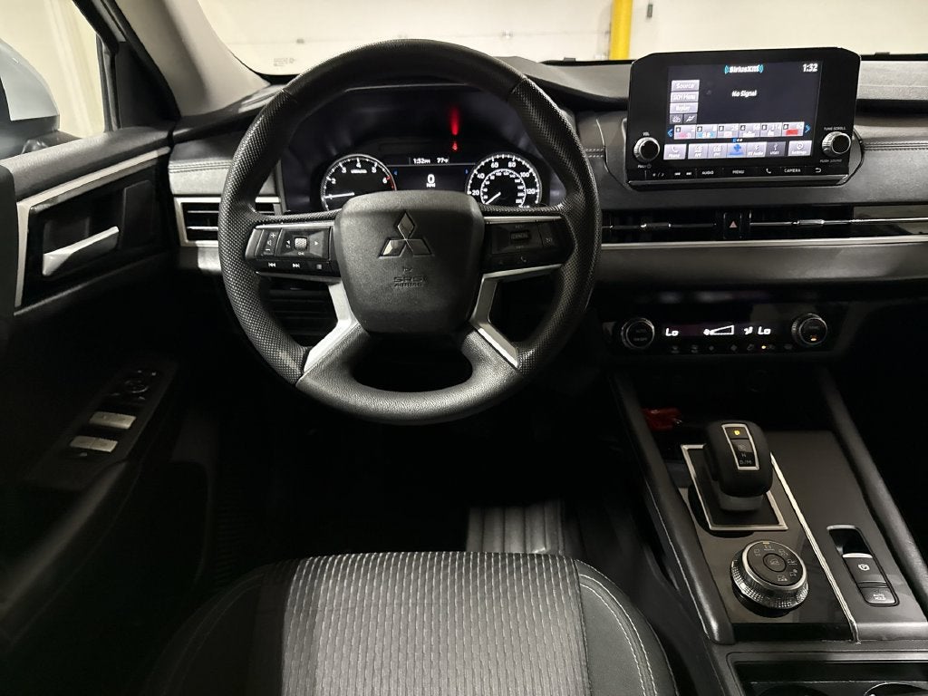 2024 Mitsubishi Outlander ES
